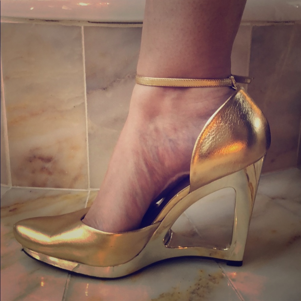 🌟Gold heels 🌟 final price 🚨